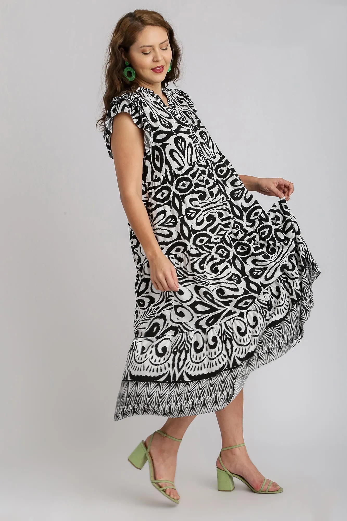 Black and White Geometric Print Ruffle Sleeve Midi Dress